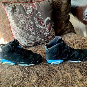 AIR JORDAN RETRO 6 UNC SIZE 7Y